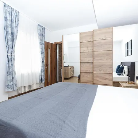 Apartmán Rooftop Street Doamnei